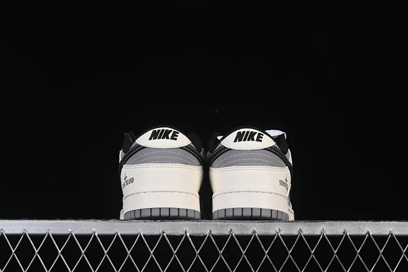 All categories Nk SB Dunk Series Nk SB Dunk Low High-end customized low-top sneakers Nike SB Dunk Low Stone Island joint beige and black stitching Anniversary high-end customized low-top casual sneakers JP8028-041